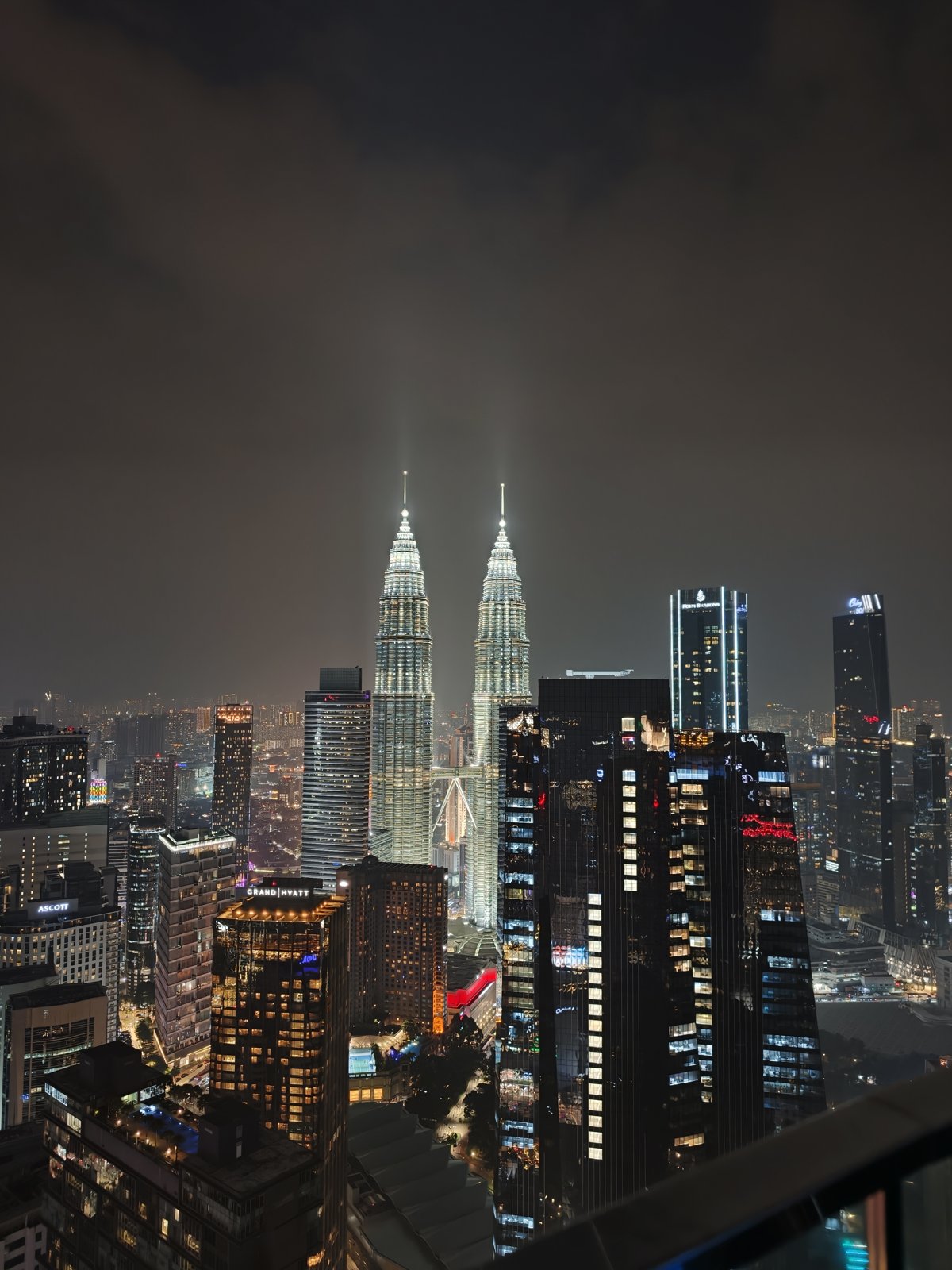 Vertigoから見たペトロナスツインタワーの夜景