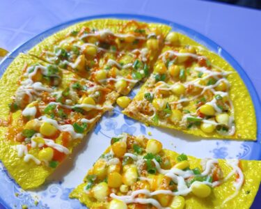 屋台で食べたバインチャンヌオン。ベトナム風のピザとも呼ばれます