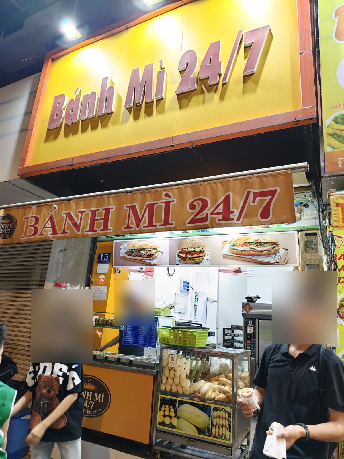 Bánh Mì 24/7。人物はぼかしています