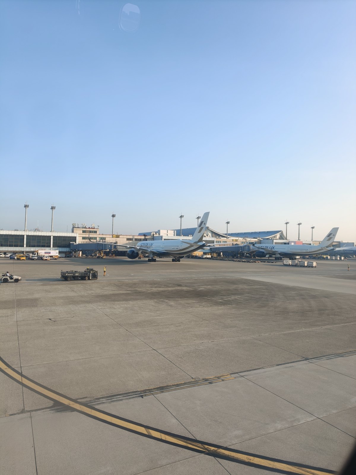 16時26分。予定の15時40分を過ぎても、まだ桃園空港の地上にいた